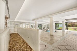 Sauna seca, banheira de hidromassagem, sauna a vapor