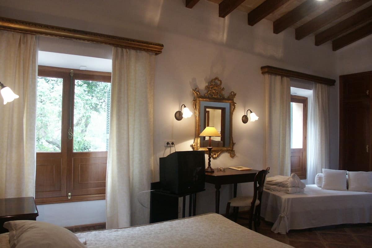 1 bedroom, minibar, in-room safe, desk