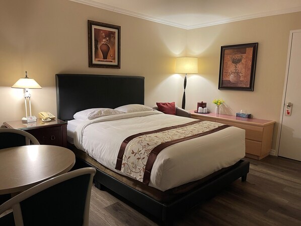 Standard Room, 1 Queen Bed