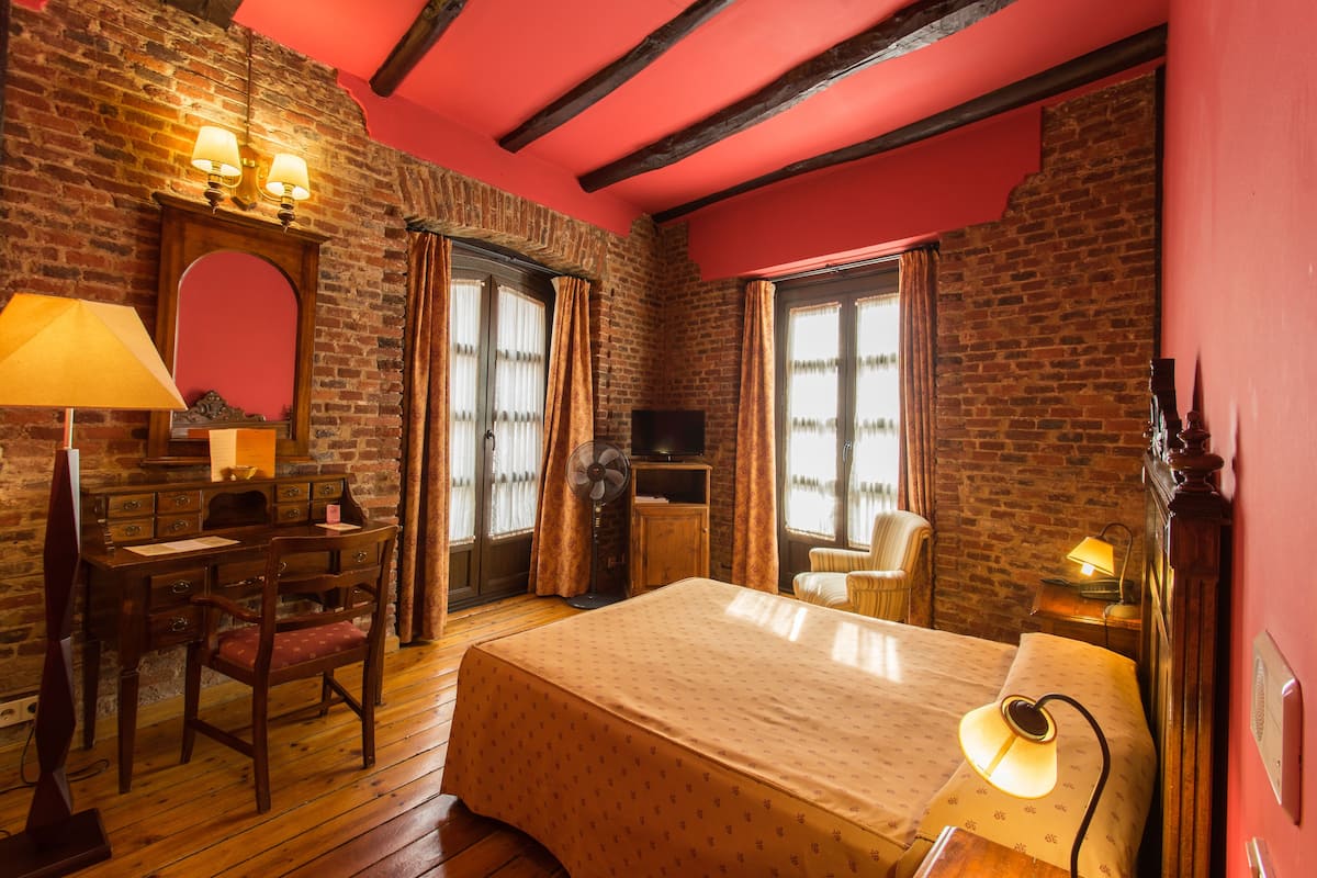 minibar, in-room safe, blackout curtains, free wifi