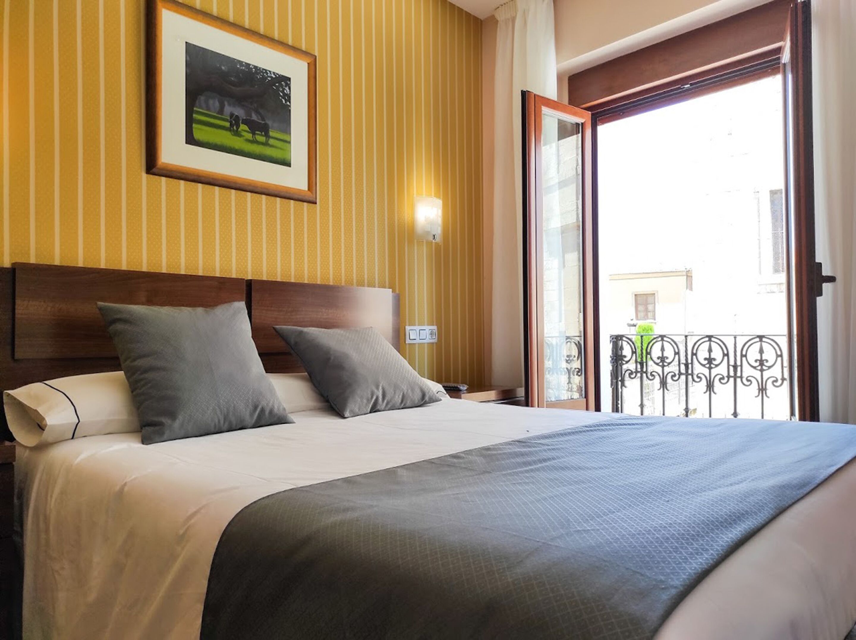 panoramic double room | 2 bedrooms, blackout curtains, iron/ironing board, free wifi