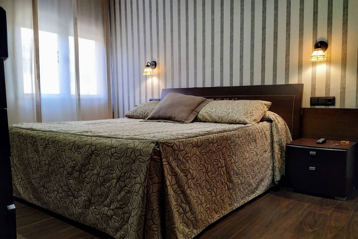 Comfort Room | 2 bedrooms, blackout drapes, iron/ironing board, free WiFi