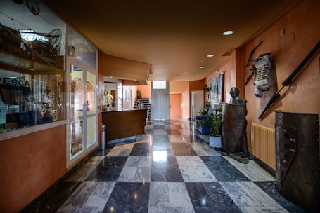 Lobby. El Paso Honroso