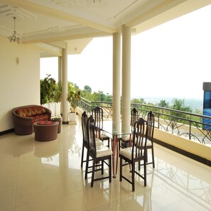Suite | Balcony - Best Outlook Hotel (Bujumbura)