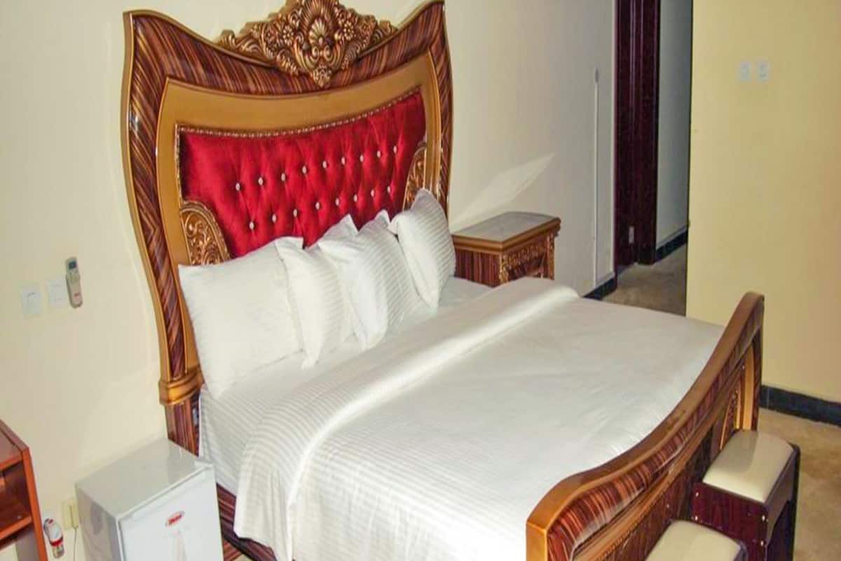 Suite | 1 Schlafzimmer, Zimmersafe, Schreibtisch, schallisolierte Zimmer