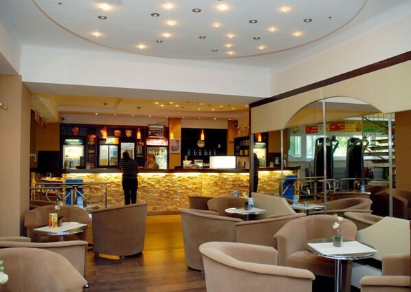 Lobby lounge - Sport Hotel (Debrecen)