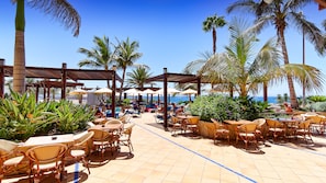Poolside bar