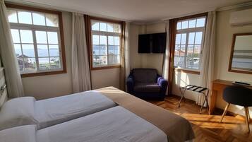 Double Room, Sea View | Minibar, in-room safe, desk, blackout curtains