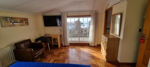 Double Room, Balcony | Minibar, in-room safe, desk, blackout drapes - Hotel Miramar (Nigran)