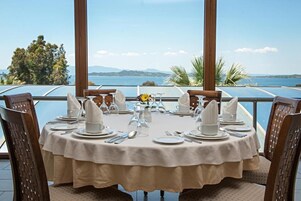 Breakfast and dinner served, ocean views 