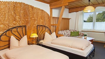 2 bedrooms, hypo-allergenic bedding, individually furnished, desk