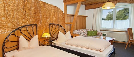 2 habitaciones, ropa de cama hipoalergénica y muebles diferentes