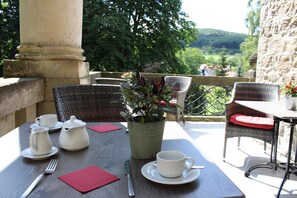 Free daily buffet breakfast - Schlosshotel Stecklenberg (Thale)