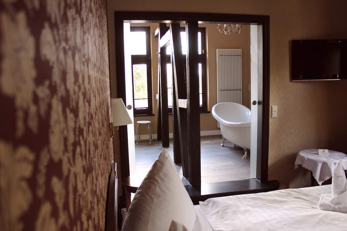 double room | minibar, desk, cots/infant beds, rollaway beds