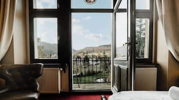 Minibar, desk, cribs/infant beds, rollaway beds