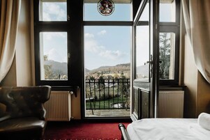 Minibar, escritorio, cunas y camas plegables/adicionales 