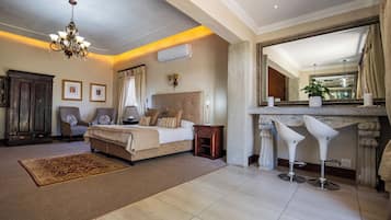 Suite | In-room safe, desk, iron/ironing board, free WiFi