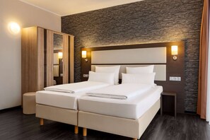 Comfort Twin Room (Plus) | Premium bedding, in-room safe, desk, blackout drapes - Amedia Express Bielefeld, Trademark Collection by Wyndham (Werther)