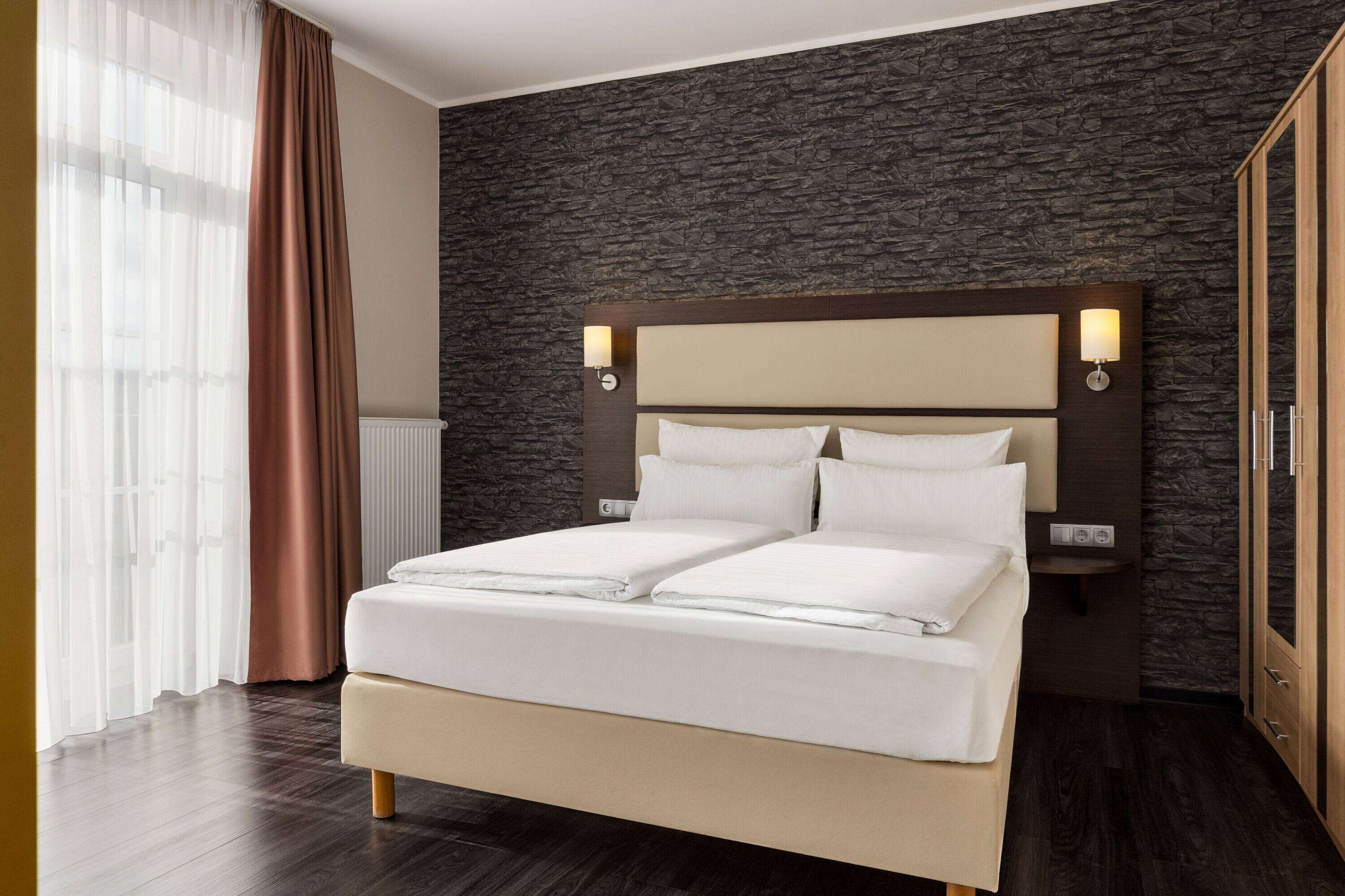 comfort room (plus) | premium bedding, in-room safe, desk, blackout curtains