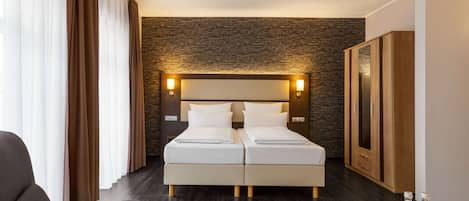 Room (Lounge) | Premium bedding, in-room safe, desk, blackout curtains