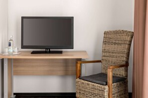 Premium bedding, in-room safe, desk, blackout drapes