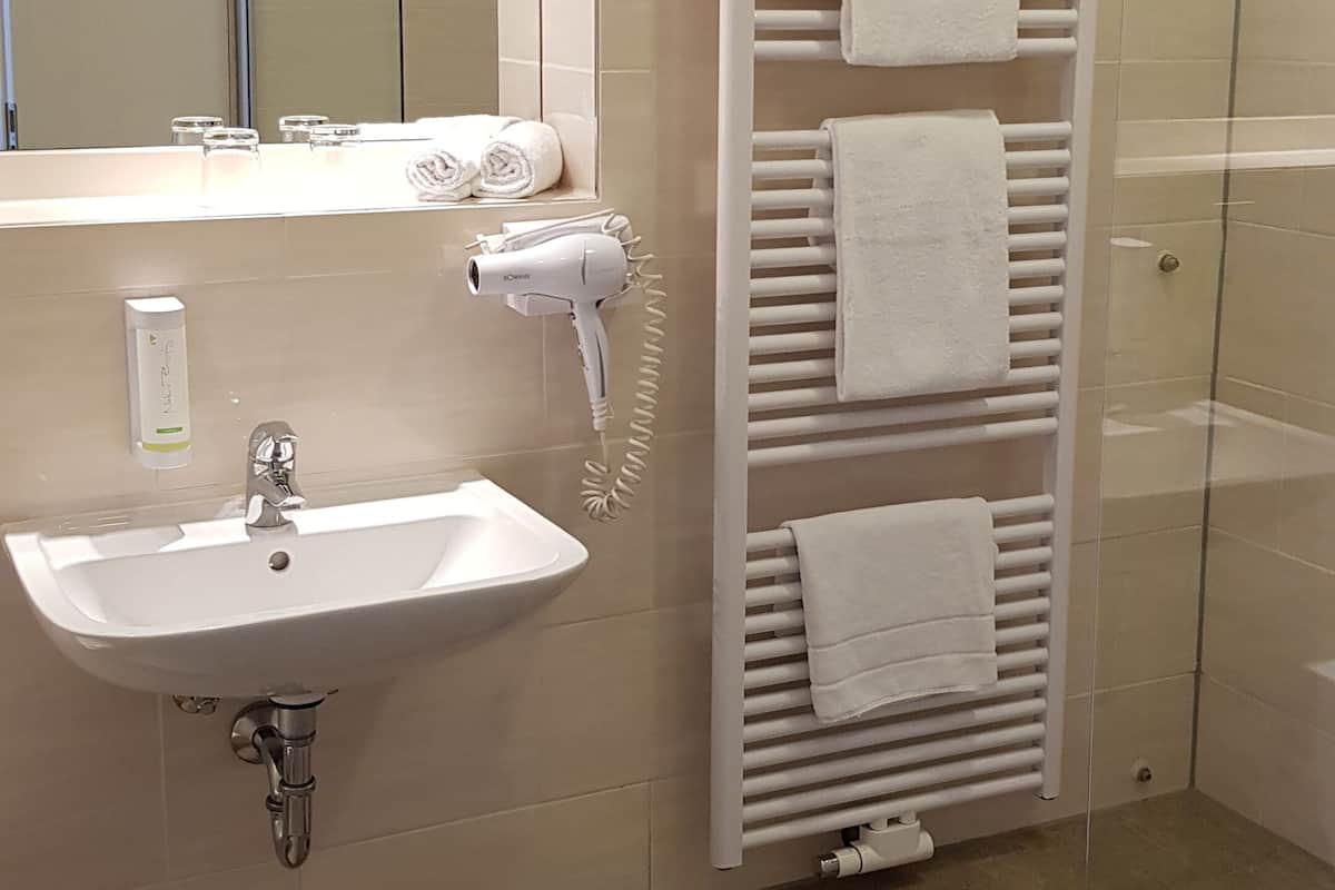 deep-soaking bathtub, hair dryer, towels