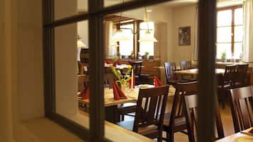 Mittagessen und Abendessen, lokale KĂŒche