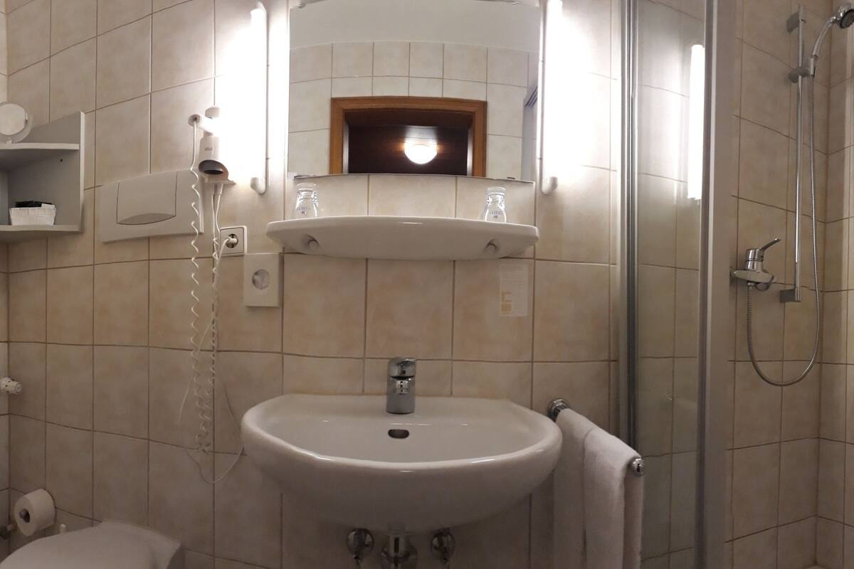 deep-soaking bathtub, hair dryer, towels