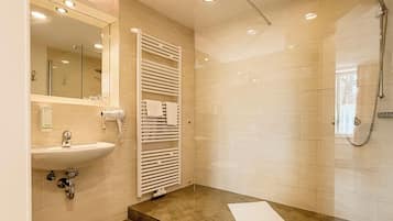 Comfort Double Room (Postedel) | In-room safe, desk, free WiFi, bed sheets