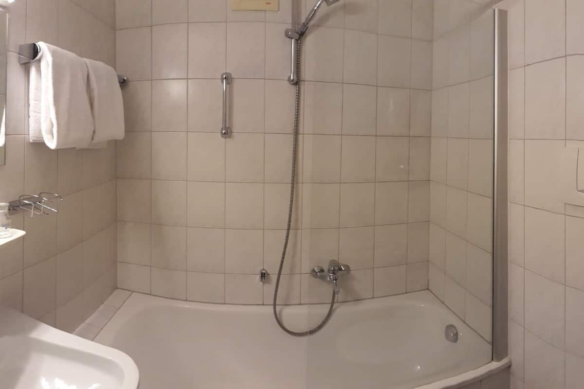 deep-soaking bathtub, hair dryer, towels