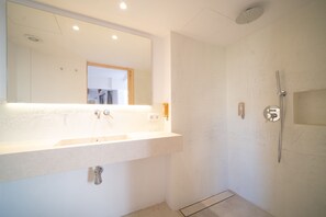 Junior Suite | Bathroom