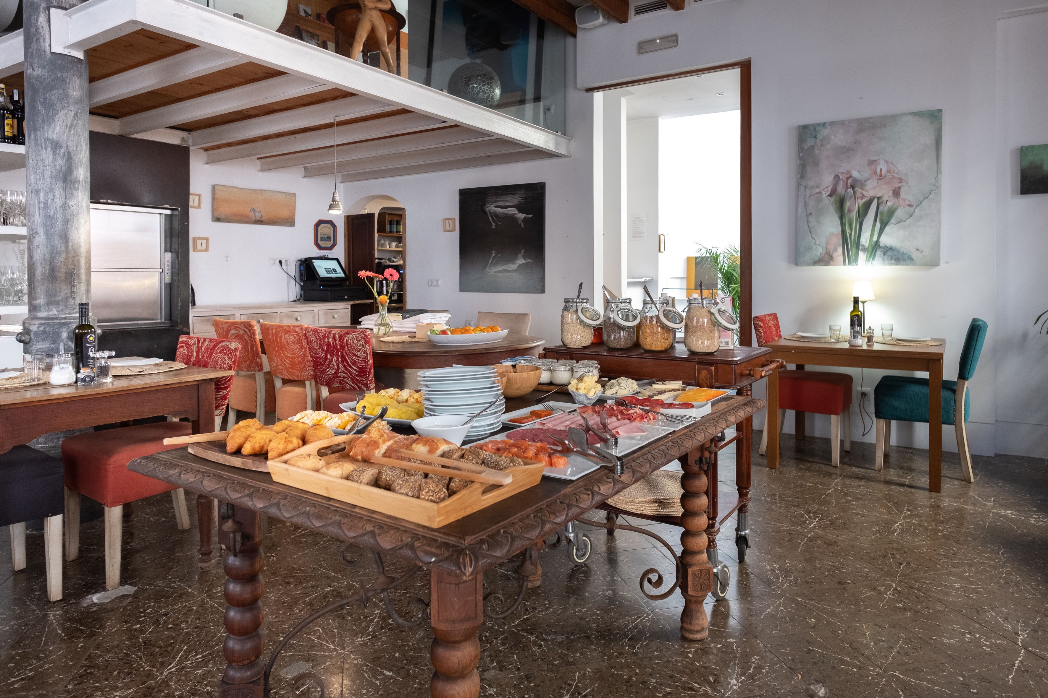 daily buffet breakfast (eur 10 per person)