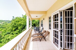 Balcony - Woburn Villa Apartments (St. George's)