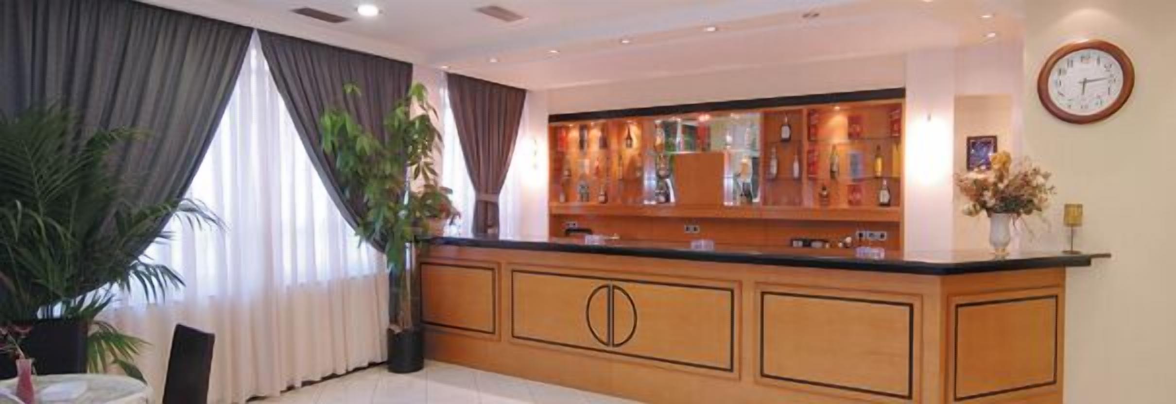 Photo - Hotel Platon