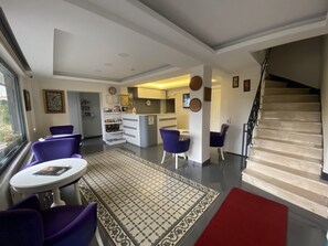 Lobby sitting area - Spinel Hotel (Istanbul)
