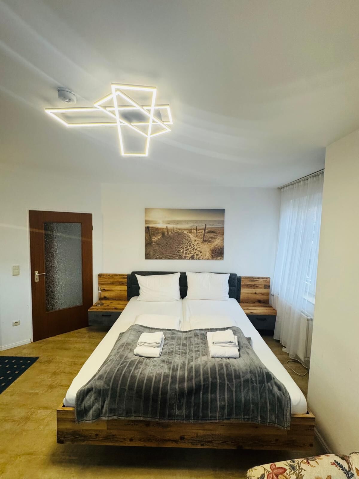 Standard-huoneisto | Allergiatestatut vuodevaatteet, tallelokero huoneessa, pimennysverhot