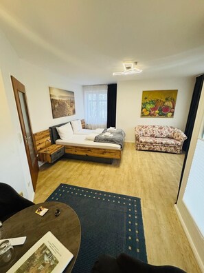 Standard Apartment | Living area | TV - Hotel Diamant (Wedel)