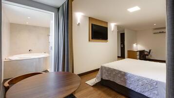 Suíte (Plus) | Frigobar, cofres nos quartos, escrivaninha, quartos à prova de som