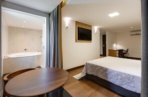 Suite (Plus) | Minibar, in-room safe, desk, soundproofing - Denali Hotel (Anapolis)