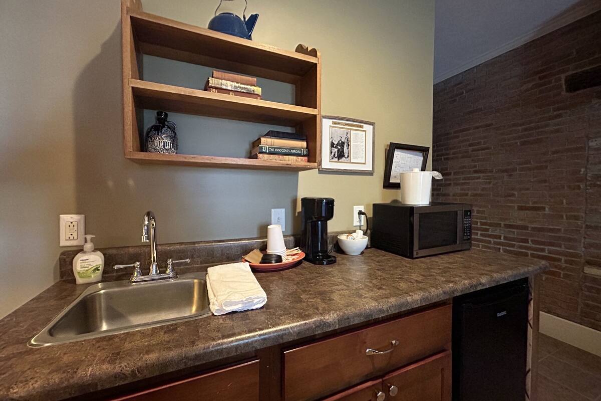 double room, ensuite (double queen suite) | 1 bedroom