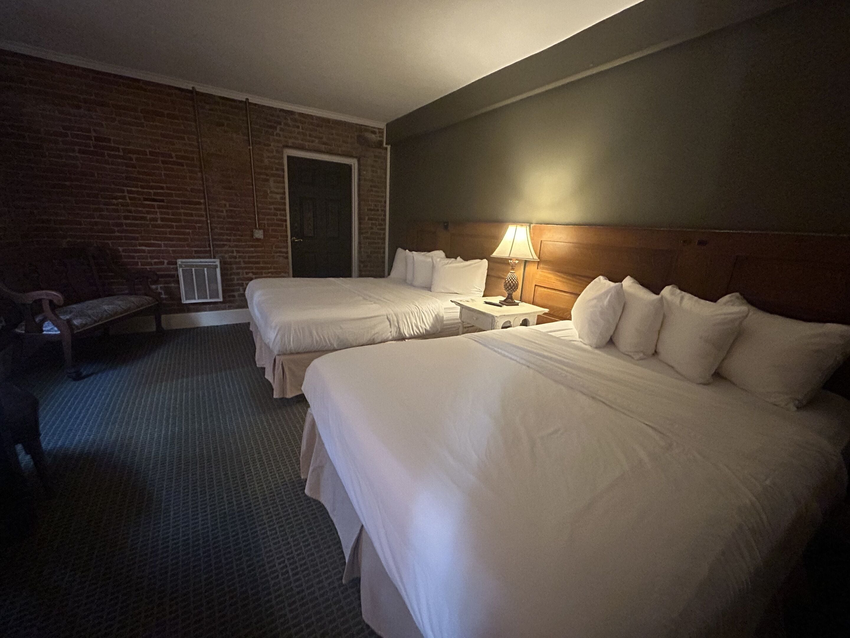 double room, ensuite (double queen handicapp gu) | 1 bedroom