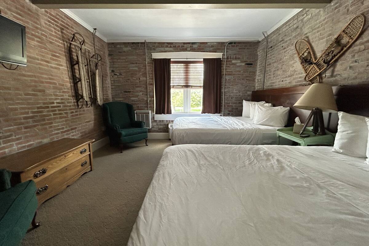 double room, ensuite (double queen suite) | 1 bedroom