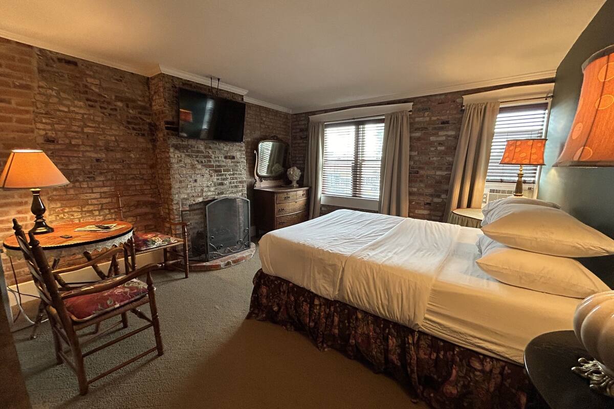 double room, ensuite (queen suite) | 1 bedroom