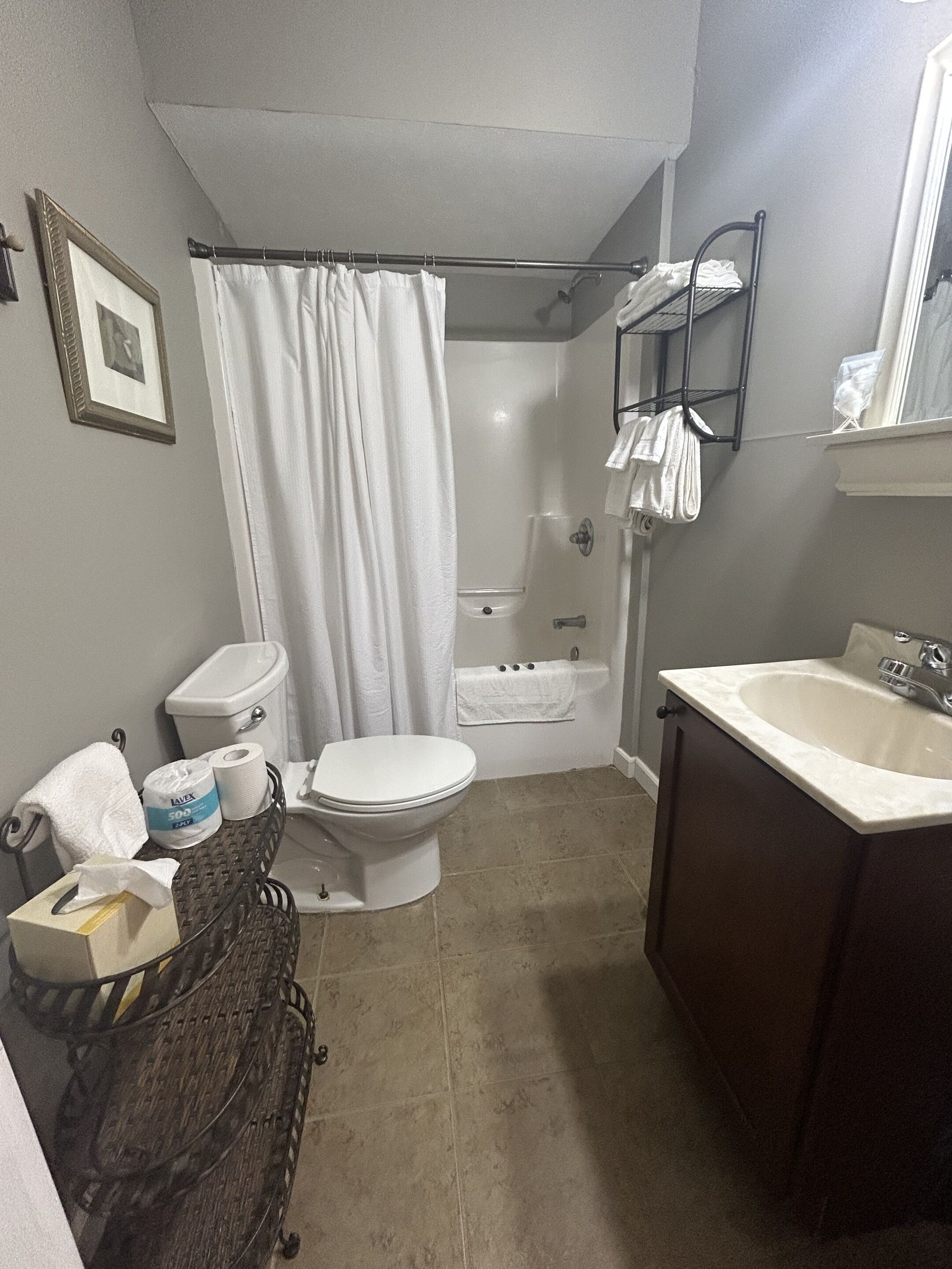 double room, ensuite (king suite) | bathroom
