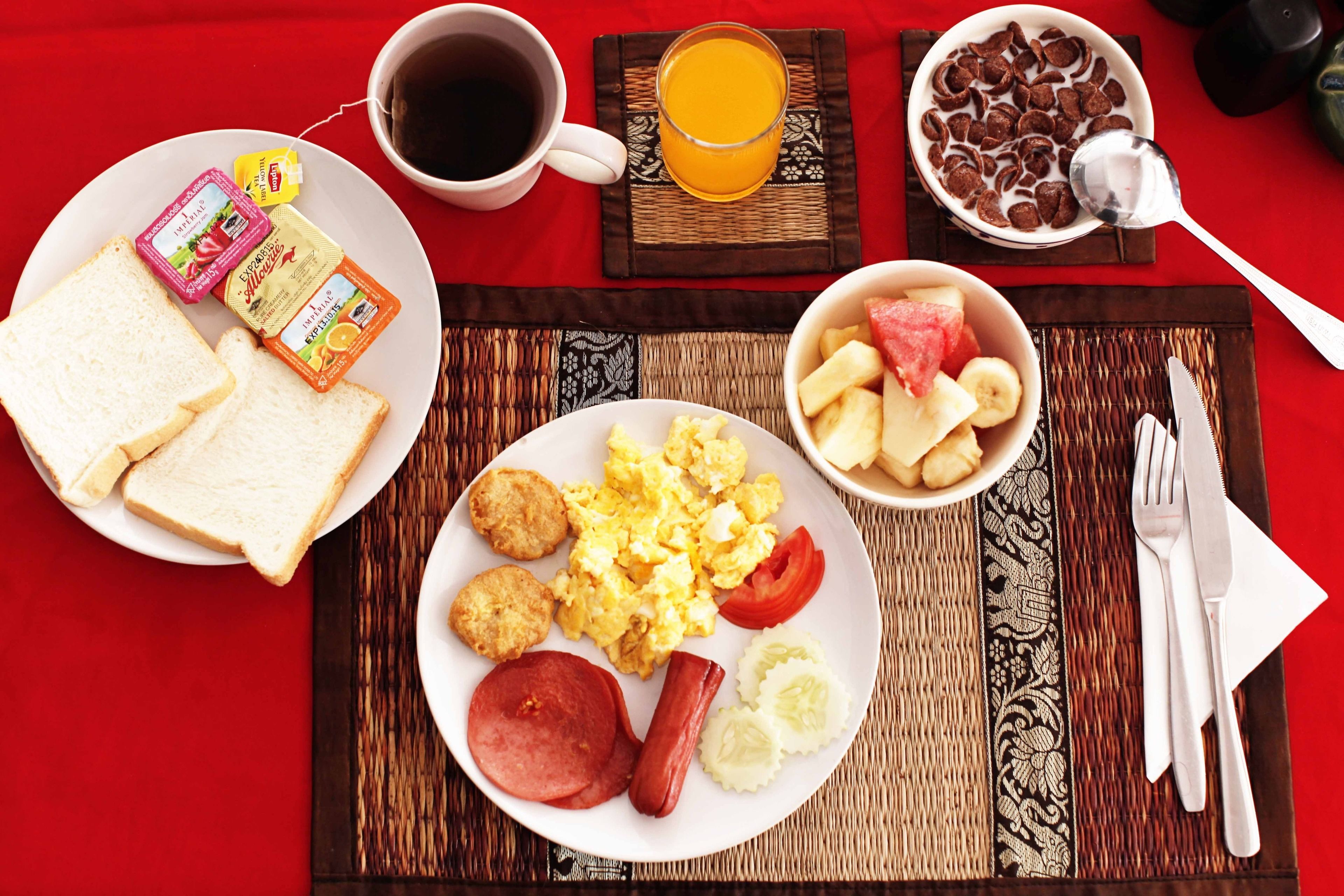 daily continental breakfast (thb 300 per person)