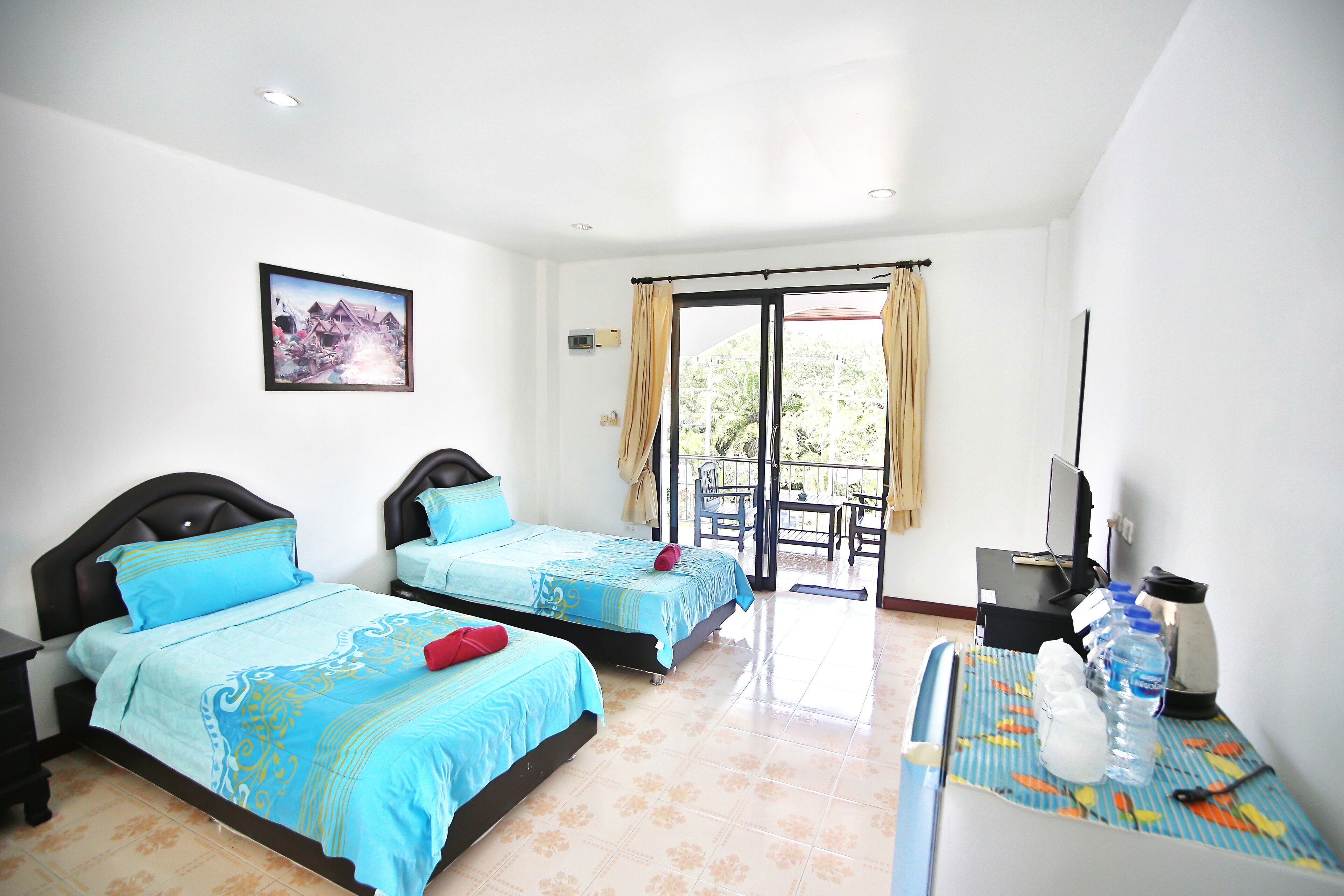 family room | 1 bedroom, desk, laptop workspace, free wifi