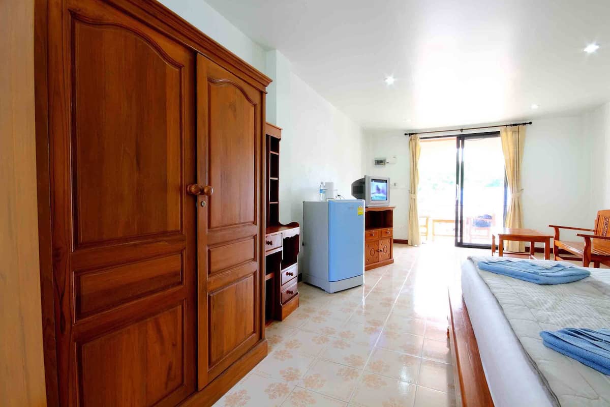 1 bedroom, desk, laptop workspace, free wifi