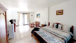 Premium bedding, Select Comfort beds, desk, laptop workspace - Lotus Friendly Hotel (Koh Samui)
