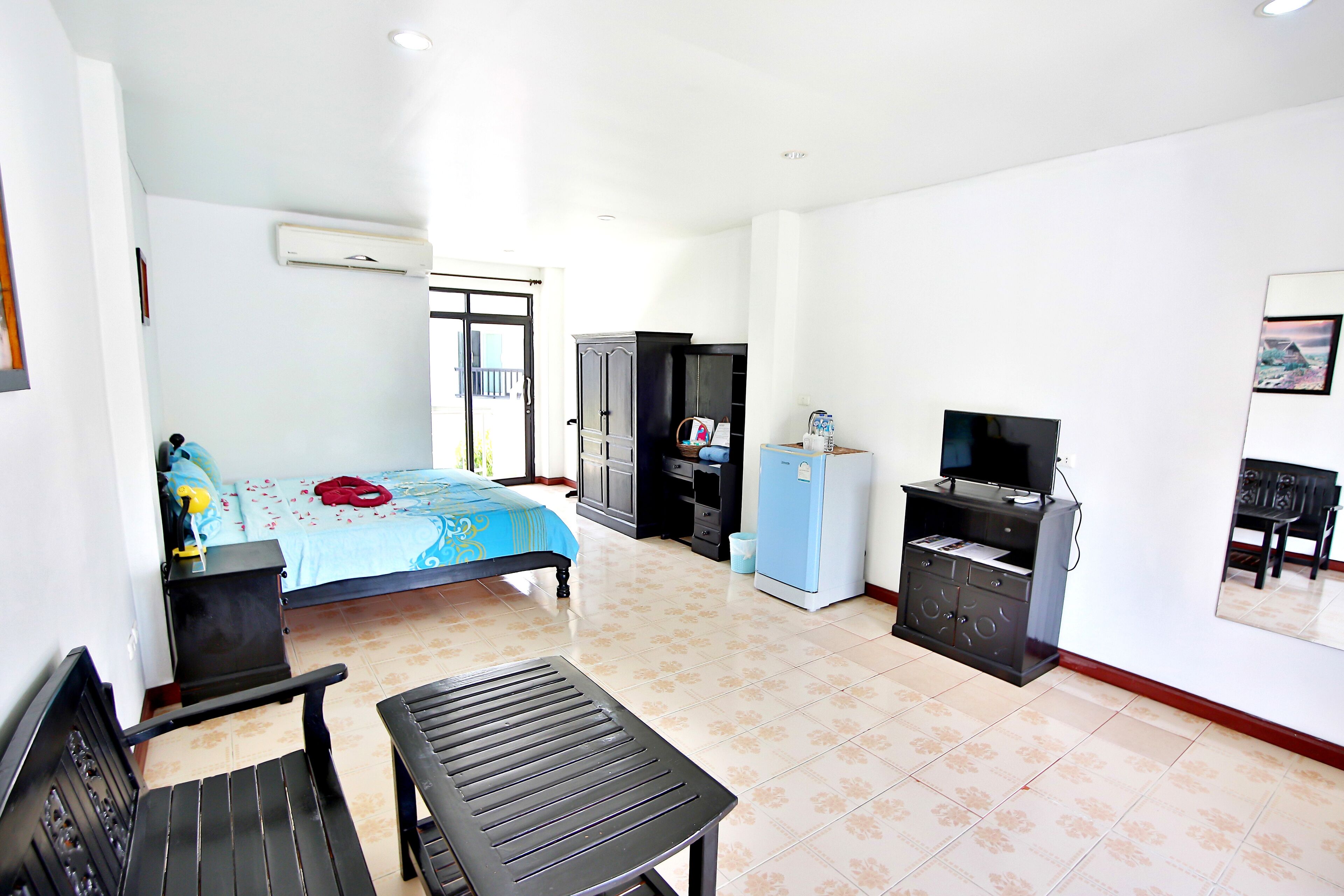 1 bedroom, desk, laptop workspace, free wifi