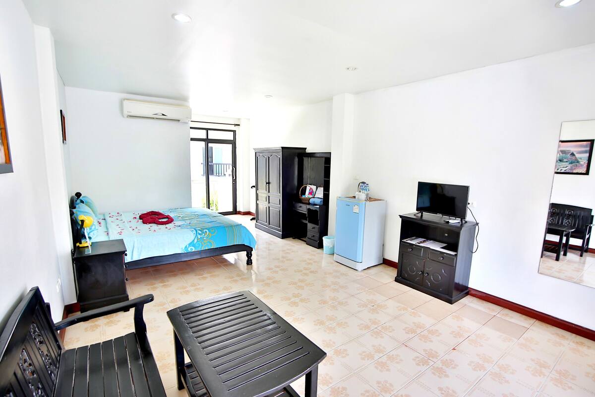 1 bedroom, desk, laptop workspace, free wifi